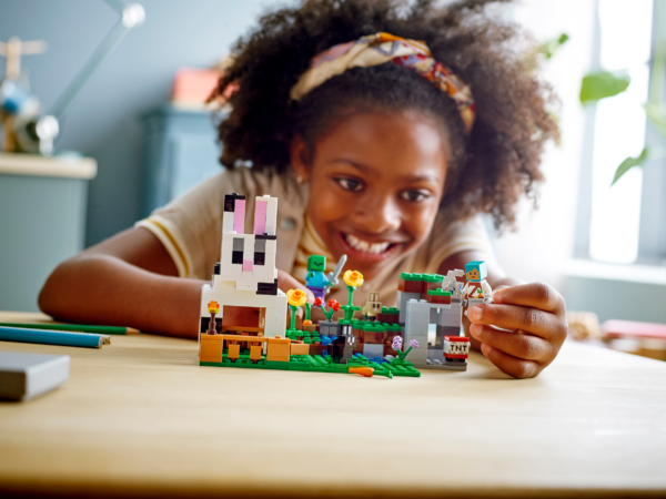 LEGO® 21181 Minecraft™ Die Kaninchenranch - Image 2