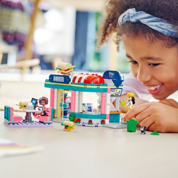 LEGO® 41728 Restaurant - Image 2