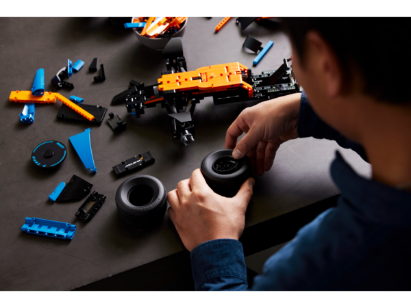 LEGO® 42141 Technic McLaren Formel 1™ Rennwagen – Bild 7