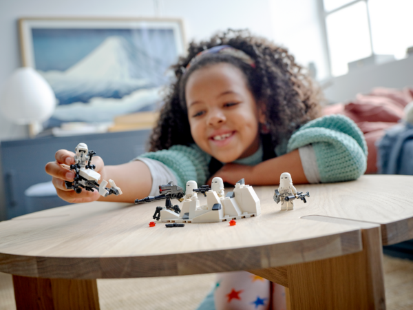 LEGO® 75320 Star Wars Snowtrooper™ Battle Pack mit 4 Figuren, Deckung und Düsenschlitten – Bild 6