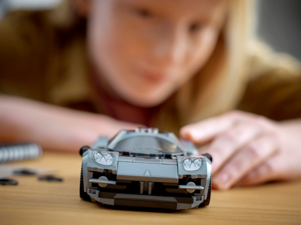 LEGO® 76915 Pagani Utopia - Image 6